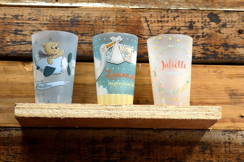 gobelets-verre-personnalise-naissance-fille-garcon-bebe-maternite-petit gobelets-verre-personnalise-naissance-fille-garcon-bebe-maternite-reutilisable-ecologique-cadeau